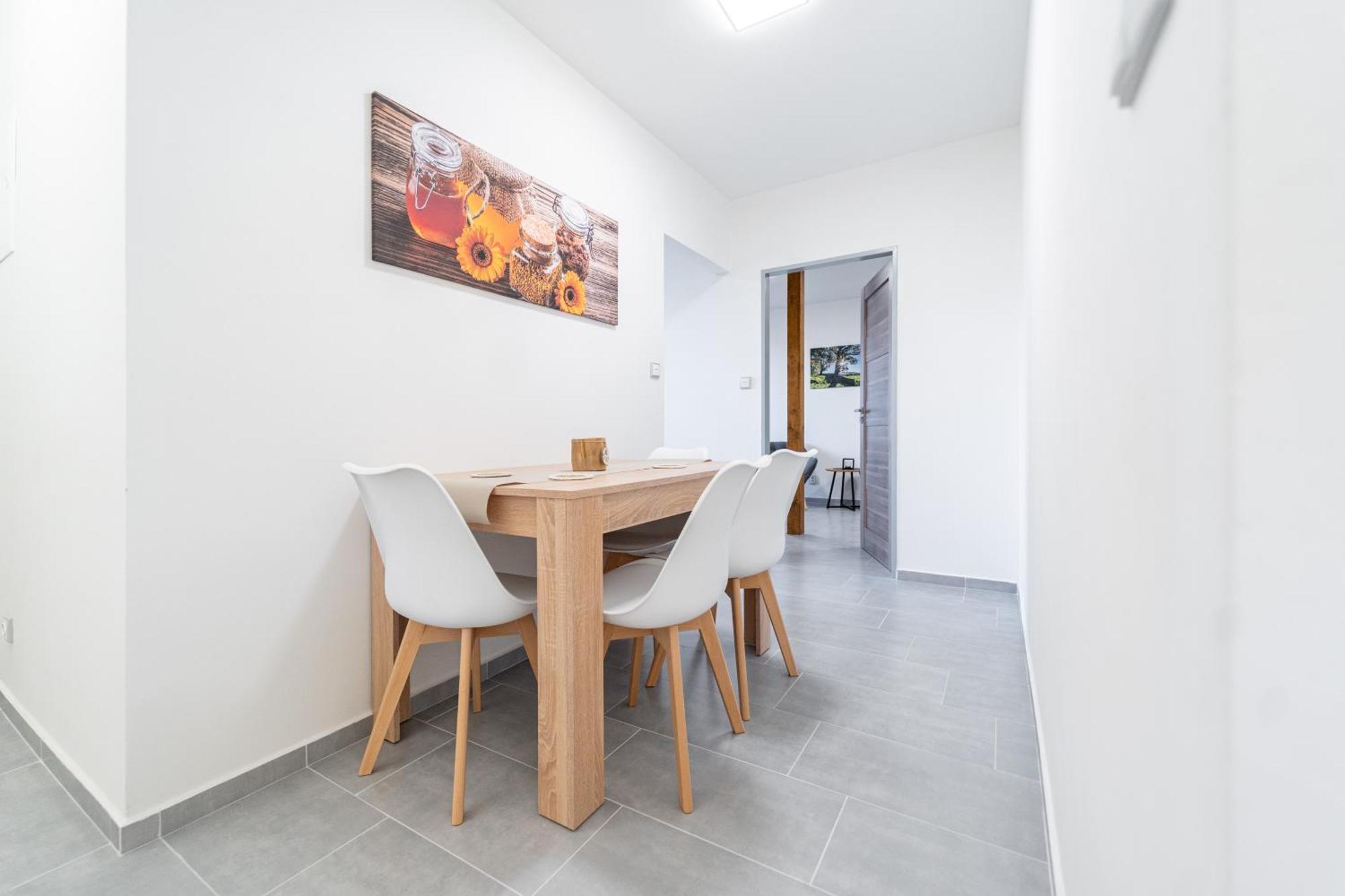 Apartmany Tera Miletín Exteriör bild
